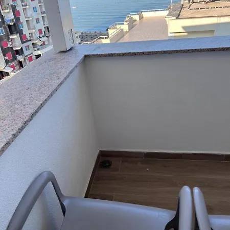 Seascape Apartment *